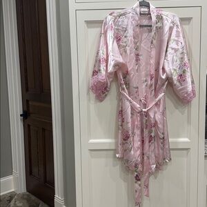 Secret Treasures Pink Floral Sleepwear Gown and matching silk robe womens large